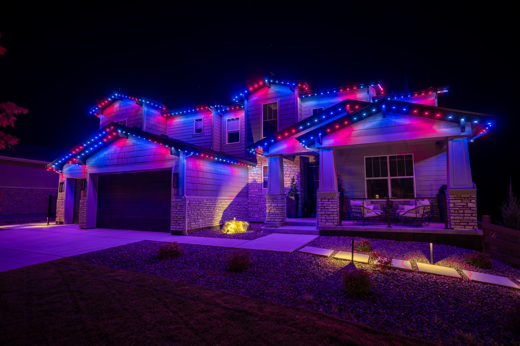 Craftsman home with elegant warm white permanent roofline lighting at night